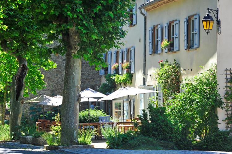 Jardin de l'établissement Hotel La Bougnate