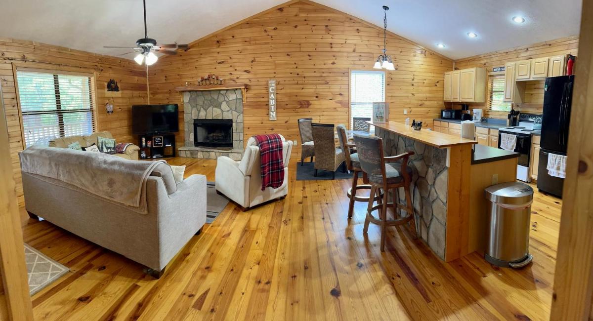 One-Story Pinewood Cabin King Bed in Young Harris - Housity