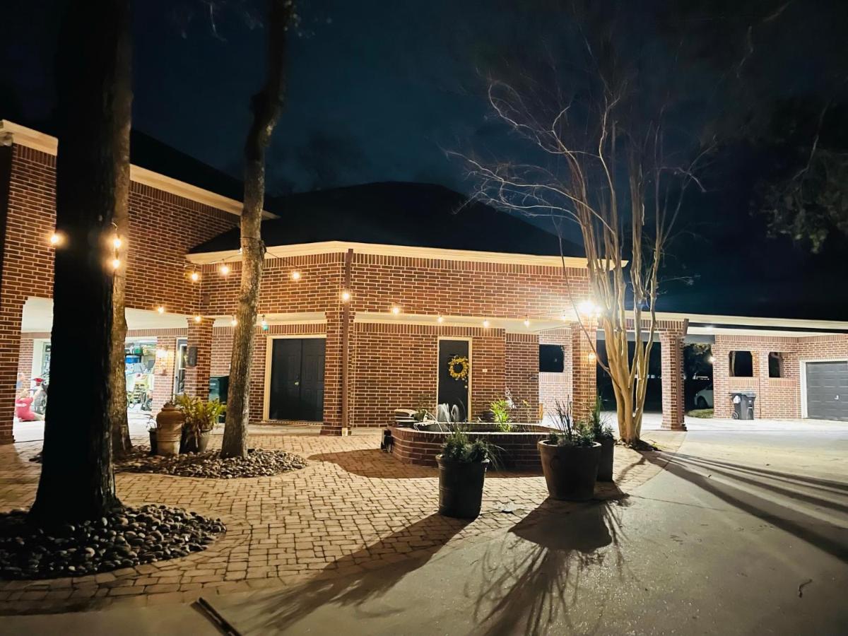 Relaxing Two-Bedroom Apartment or Studio on 13 Beautiful Wooded Acres In A Quiet Neighborhood - Housity