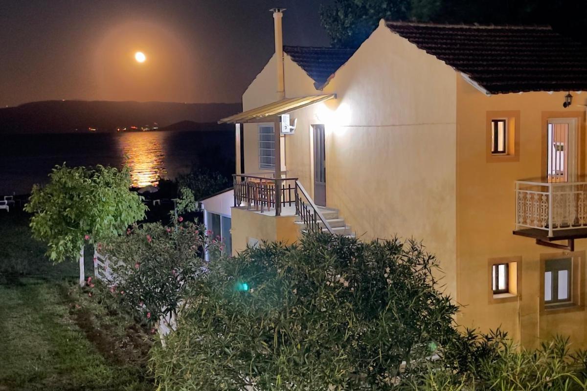 Sandy Beach Houses - Sea View - Housity