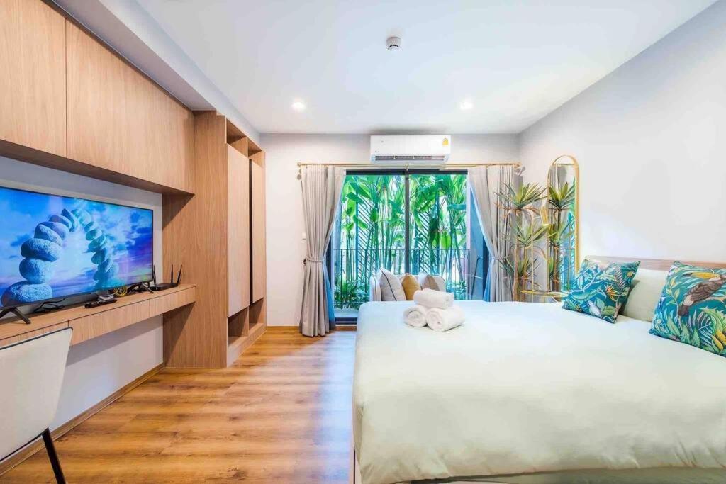 Designer's Studio on pool floor at Cicada Huahin - Housity