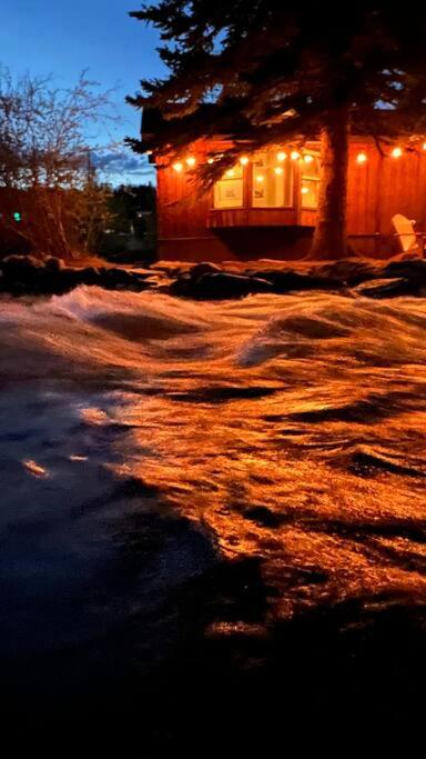 Thorpe On The Water. Creekside Nederland Cabin. - Housity