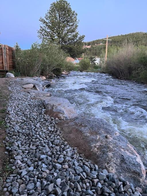 Thorpe On The Water. Creekside Nederland Cabin. - Housity