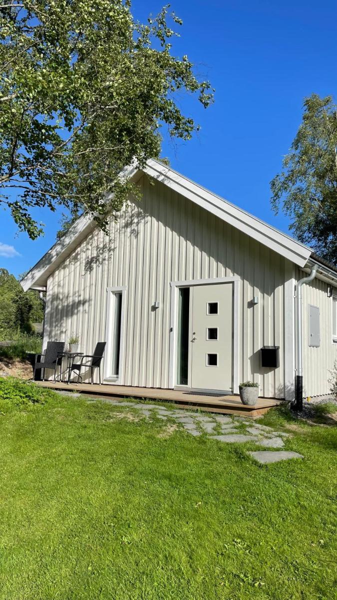Floda, Minihus på 62m2 för plats för 4 vuxna och 2 barn - Housity
