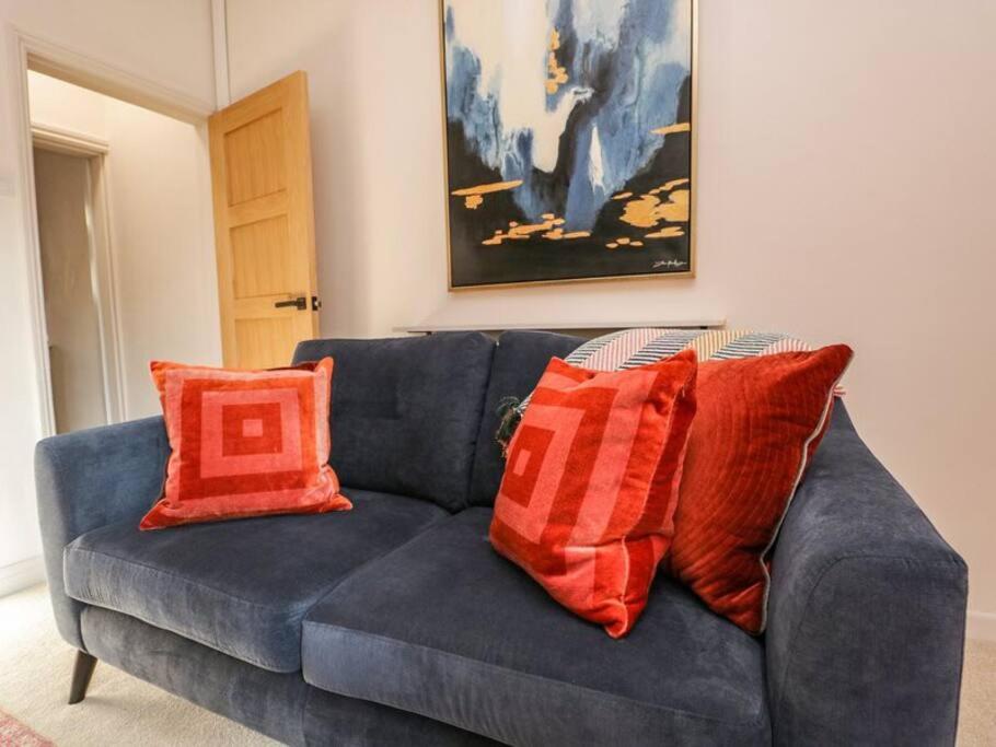 Beautifully refurbished 2 bedroom coastal house. - Housity
