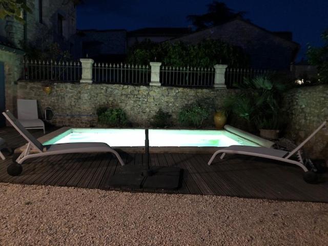 Maison de plain pied pour 4 pers piscine Lussan - Housity