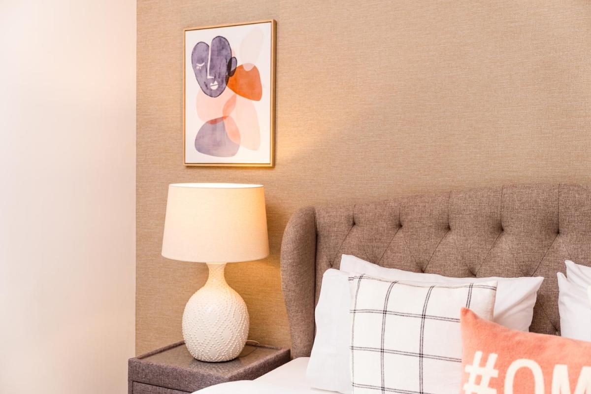 Prime Retreats - 29 Emaar Boulevard Downtown Dubai - Housity