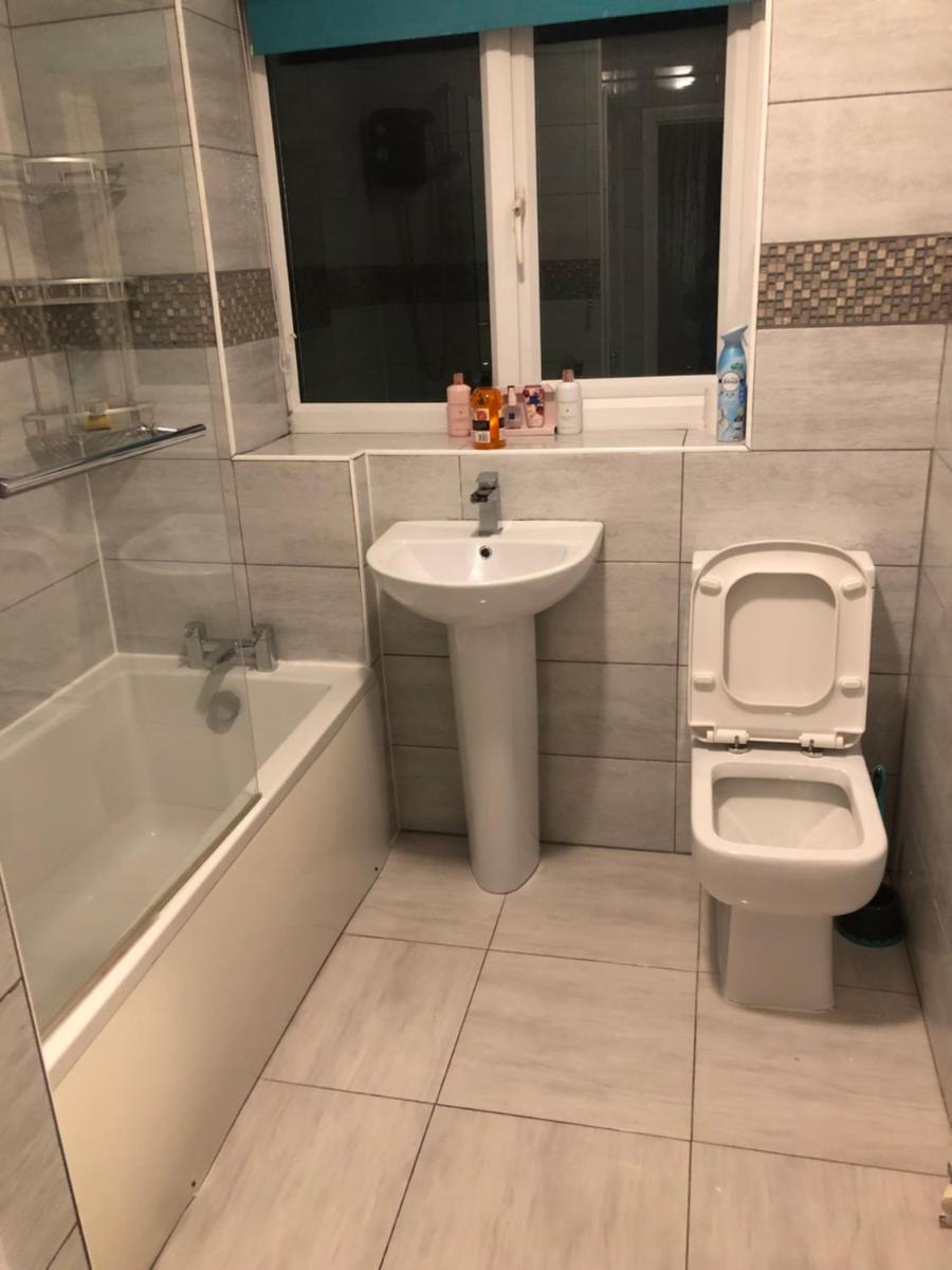 Lovely 3-Bed House in Chafford Hundred - Housity