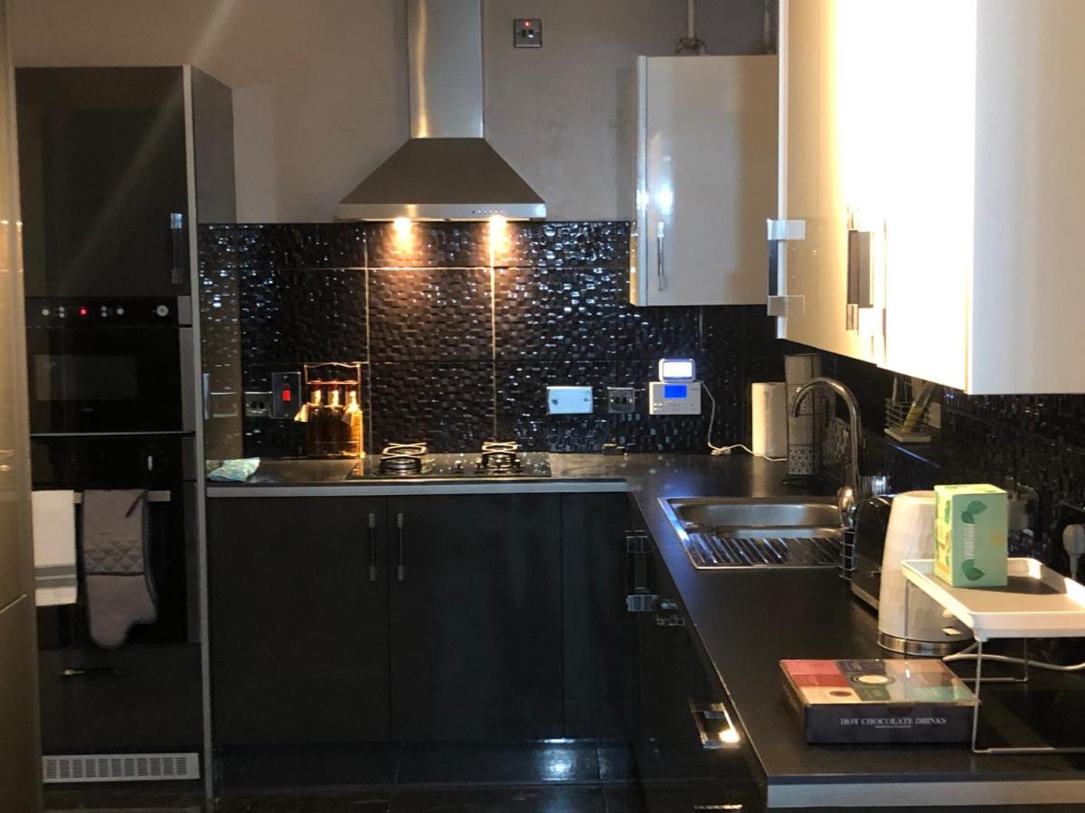 Lovely 3-Bed House in Chafford Hundred - Housity