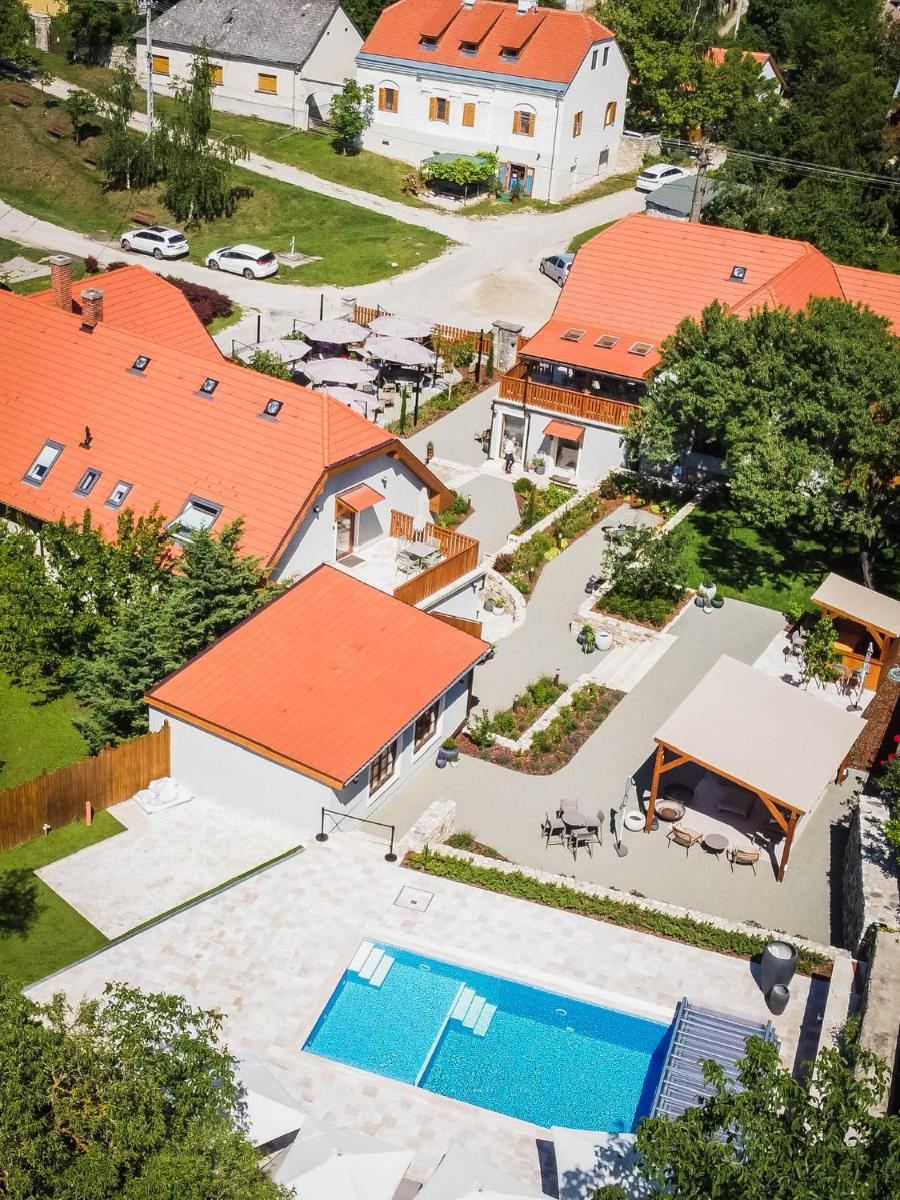 Mandilla - Housity