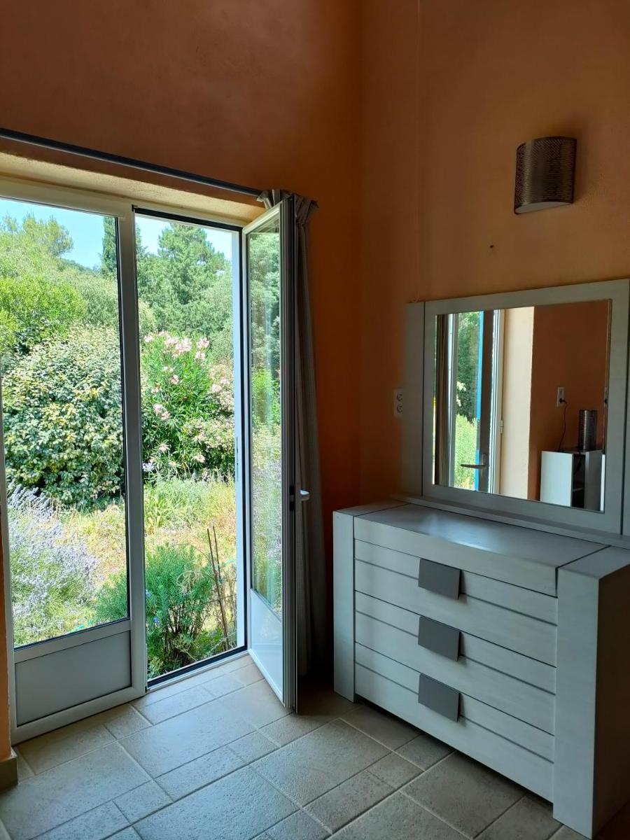 MAS VALLCROSA Chambre suite parentale avec jardin et piscine - Housity