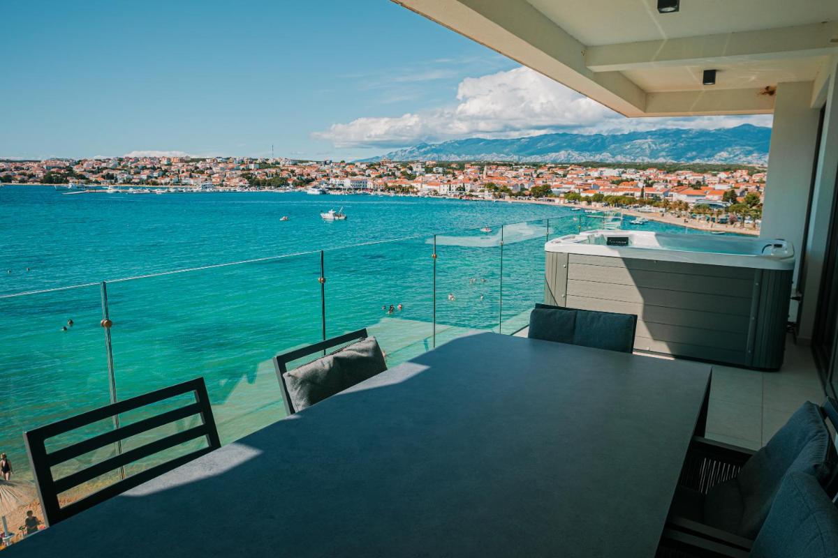Kaneo beach hotel Novalja - Housity