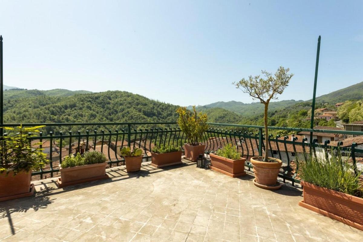 La Dimora del Borgo Antico - Holiday House in Tuscany Lunigiana near 5 Terre, WiFi, Panoramic Terrace - Housity