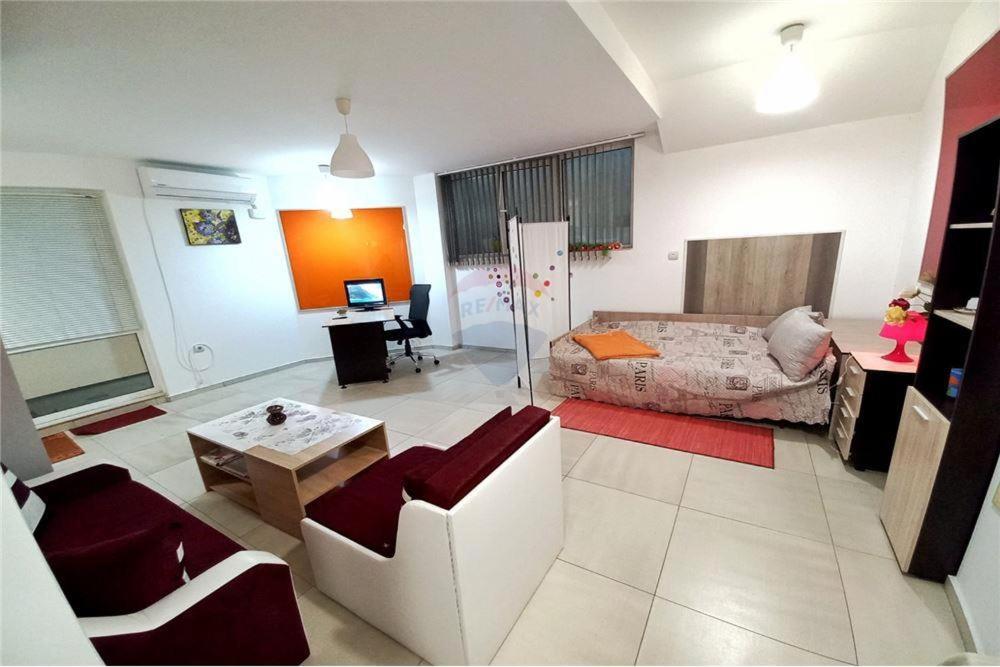 Studio 15 - Housity