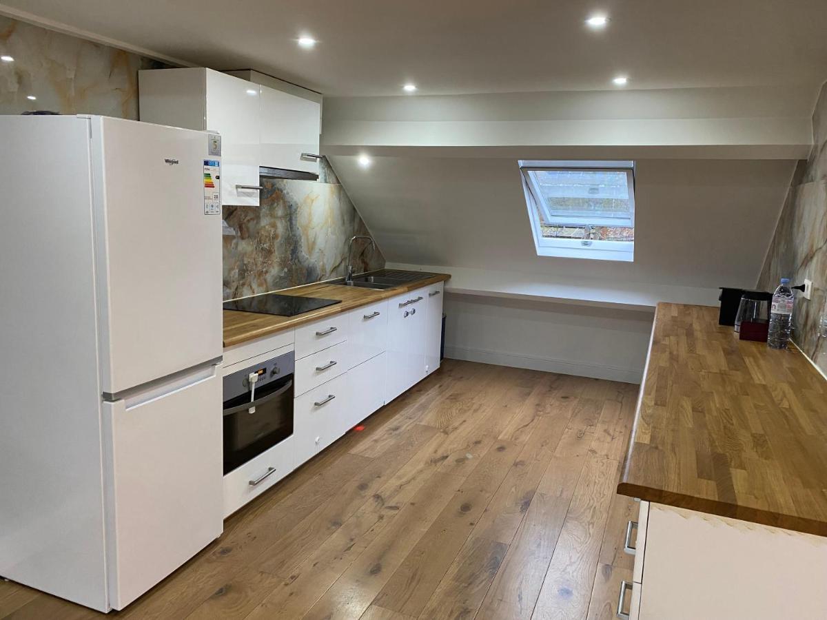 Suitetrails - Peaceful home close to Airport with parking