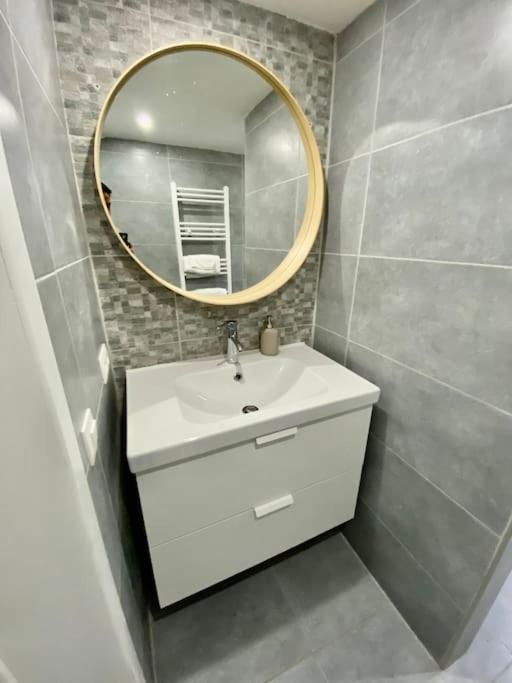 Suitetrails - Peaceful home close to Airport with parking