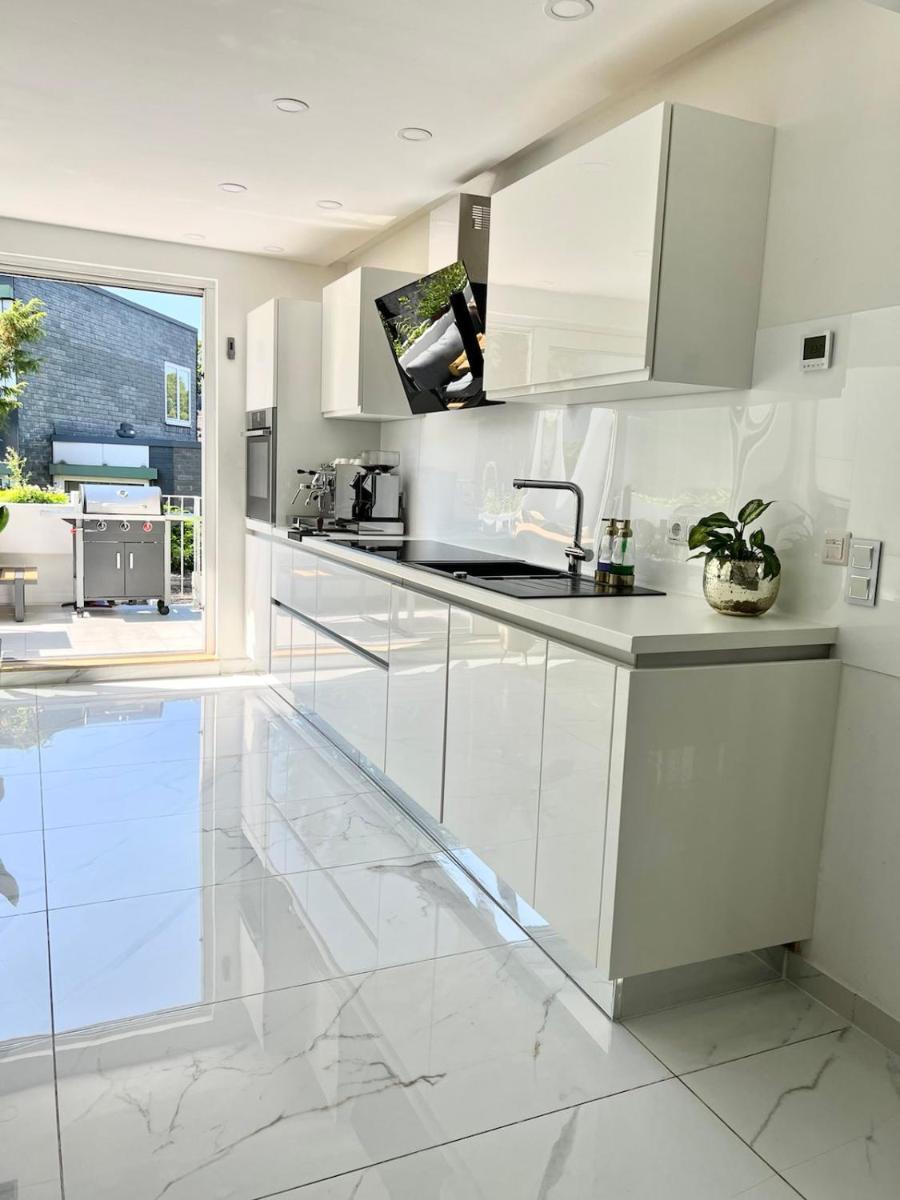 Kamin und Fußbodenheizung, Luxrem Apartments best in Homeoffice - Housity