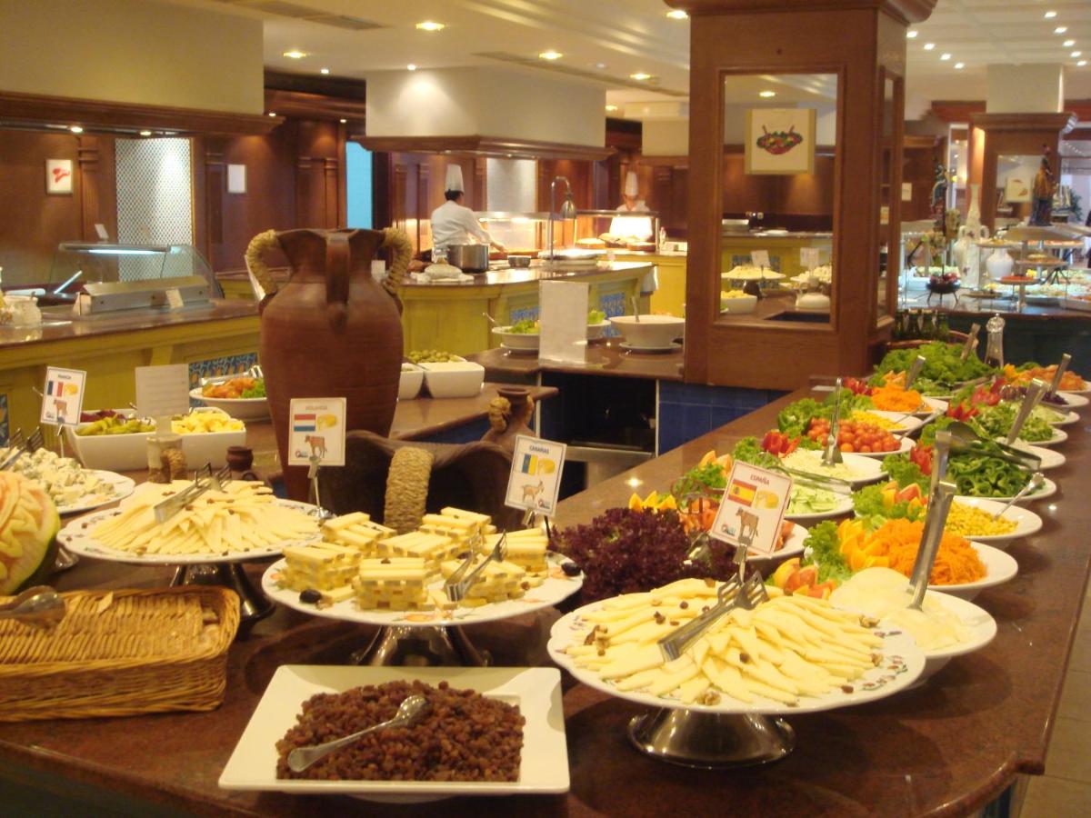 Comida en o cerca de este hotel