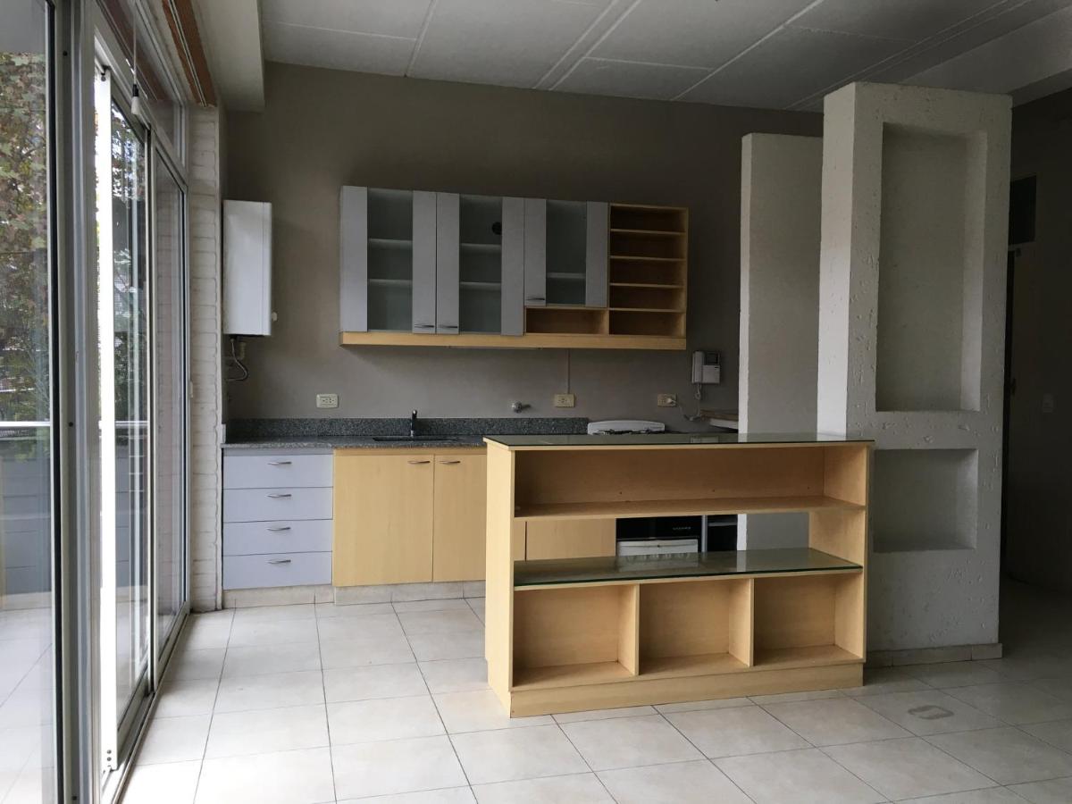 DUPLEX A PASOS DE PLAZA URQUIZA - Housity