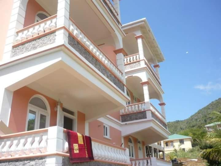 Elue's Inn - Housity