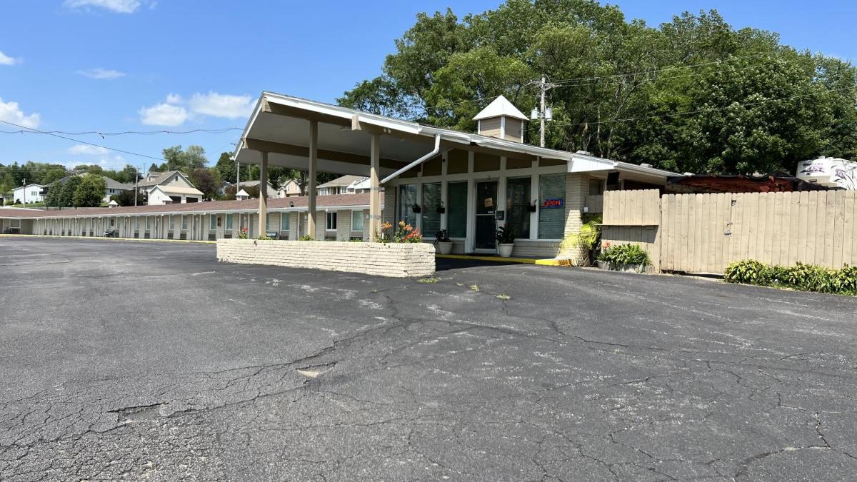 Capri Motel - Housity