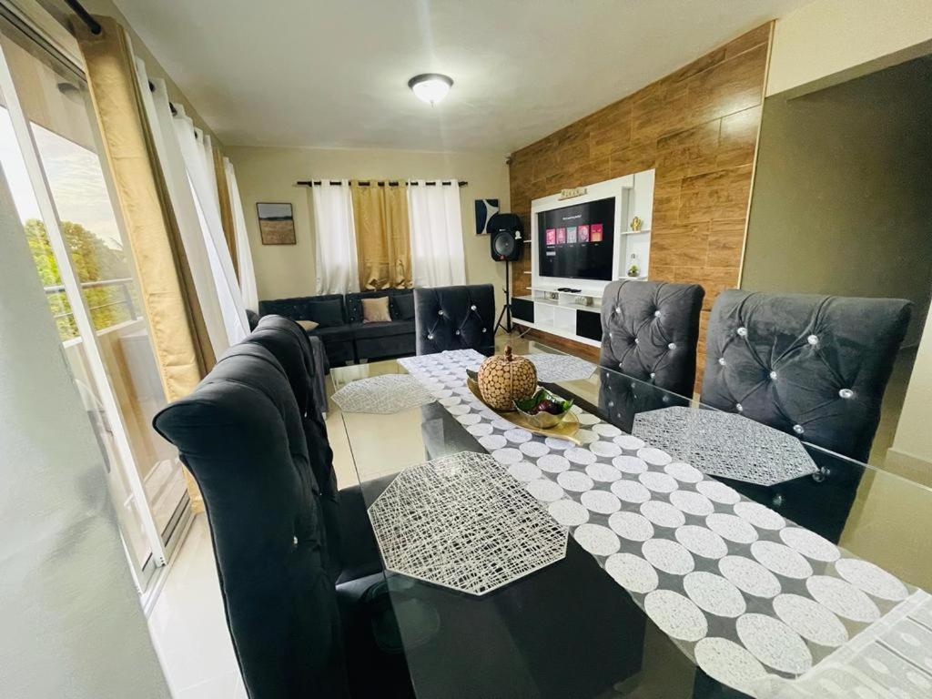 Condo 3 Bd Apt Internet,2 Parqueo,lavadora,ac - Housity
