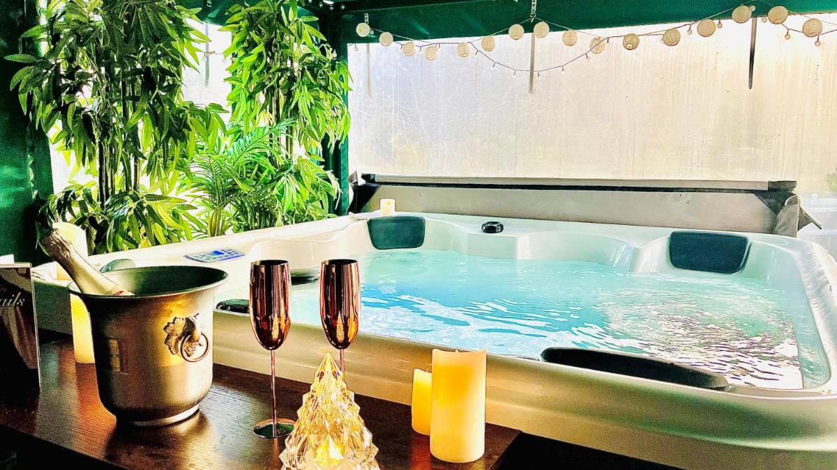 Logis Hôtel & Spa Déjeunez Sous L'Arbre - Housity