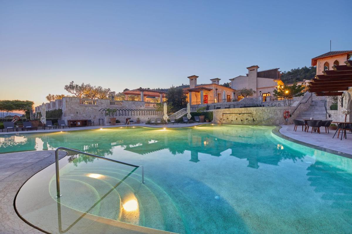 Piscina en o cerca de CAP VERMELL GRAND HOTEL