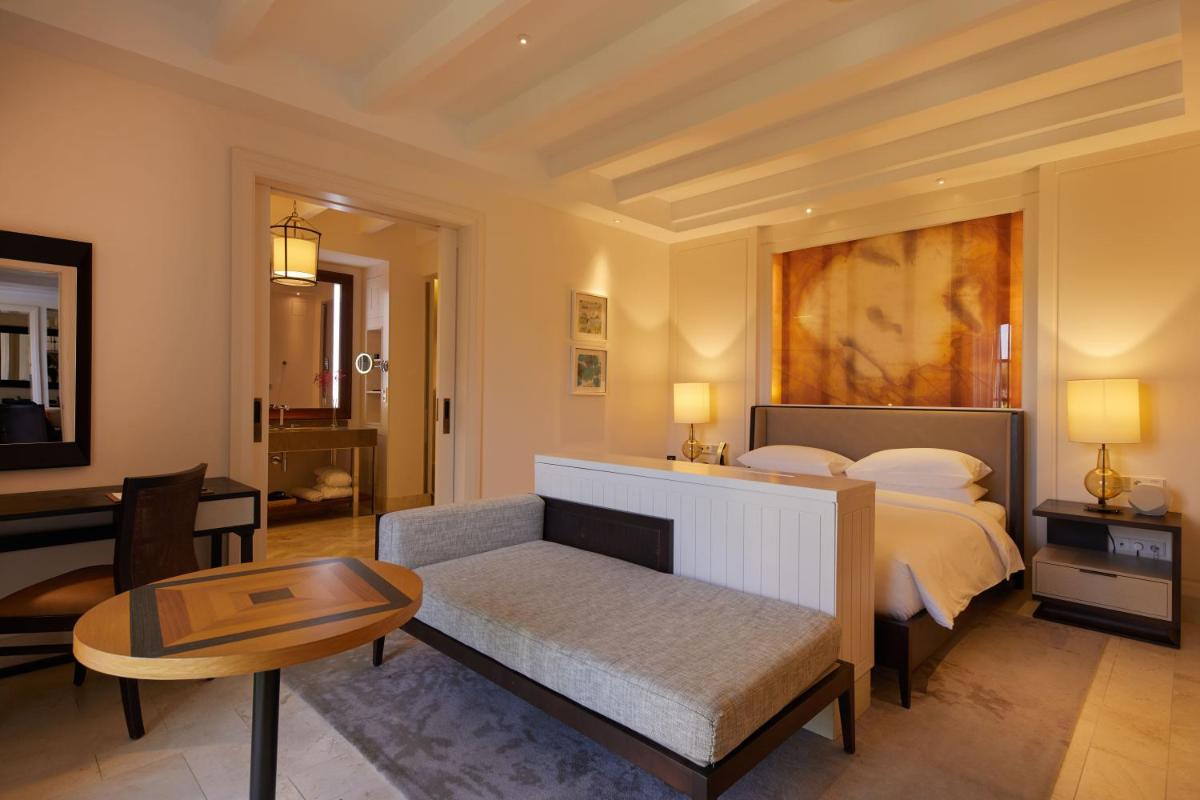 Cama o camas de una habitación en CAP VERMELL GRAND HOTEL