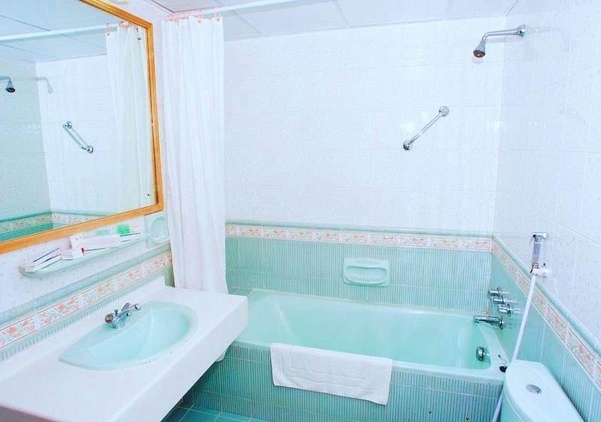 Suitetrails - Safeer Hotel Suites
