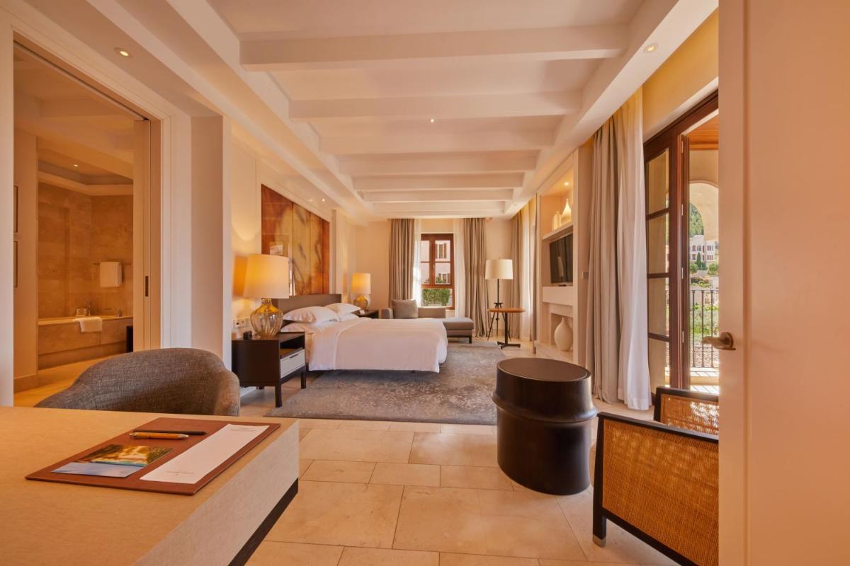 Cama o camas de una habitación en CAP VERMELL GRAND HOTEL
