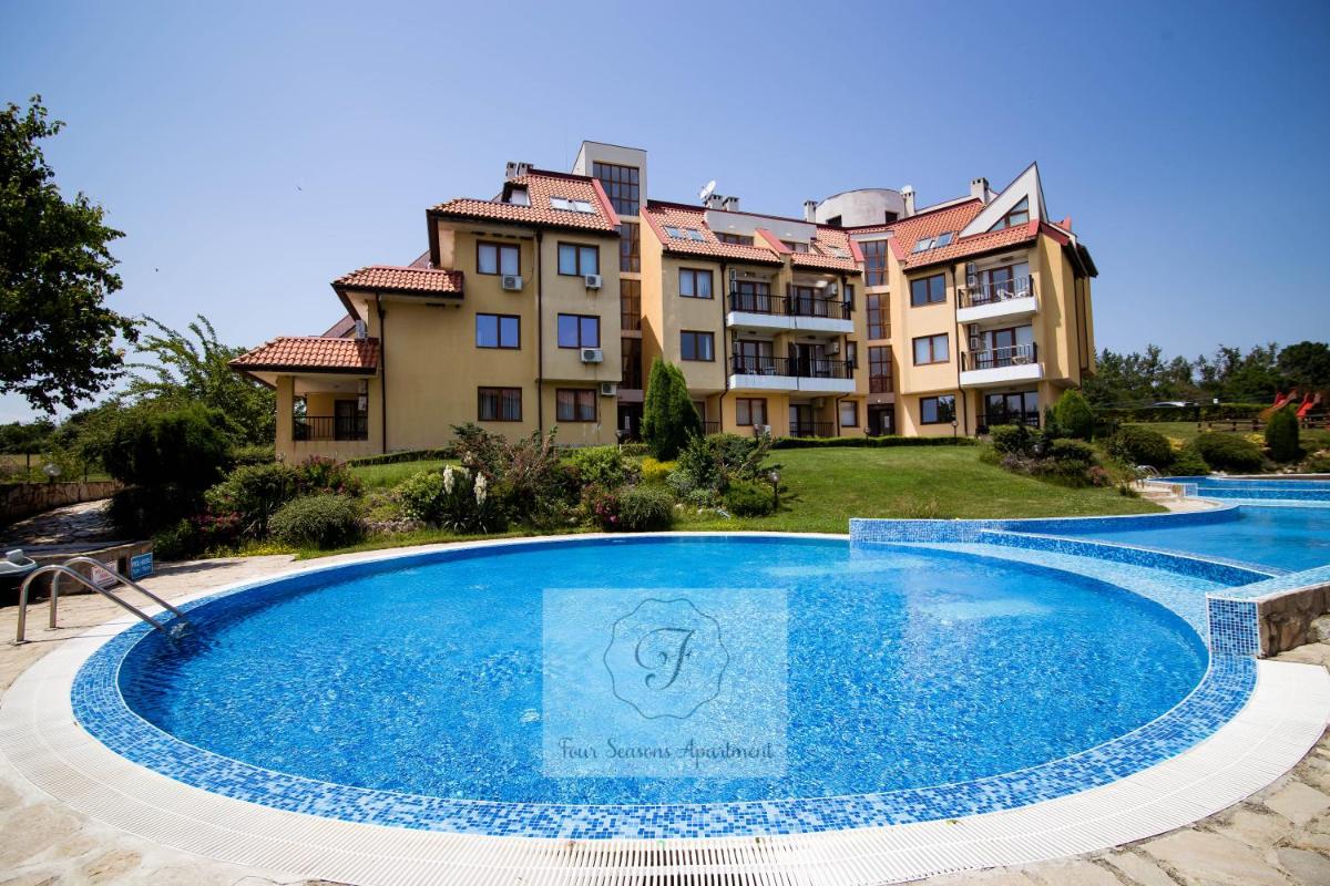 Four seasons apartment - Oasis beach resort - Housity