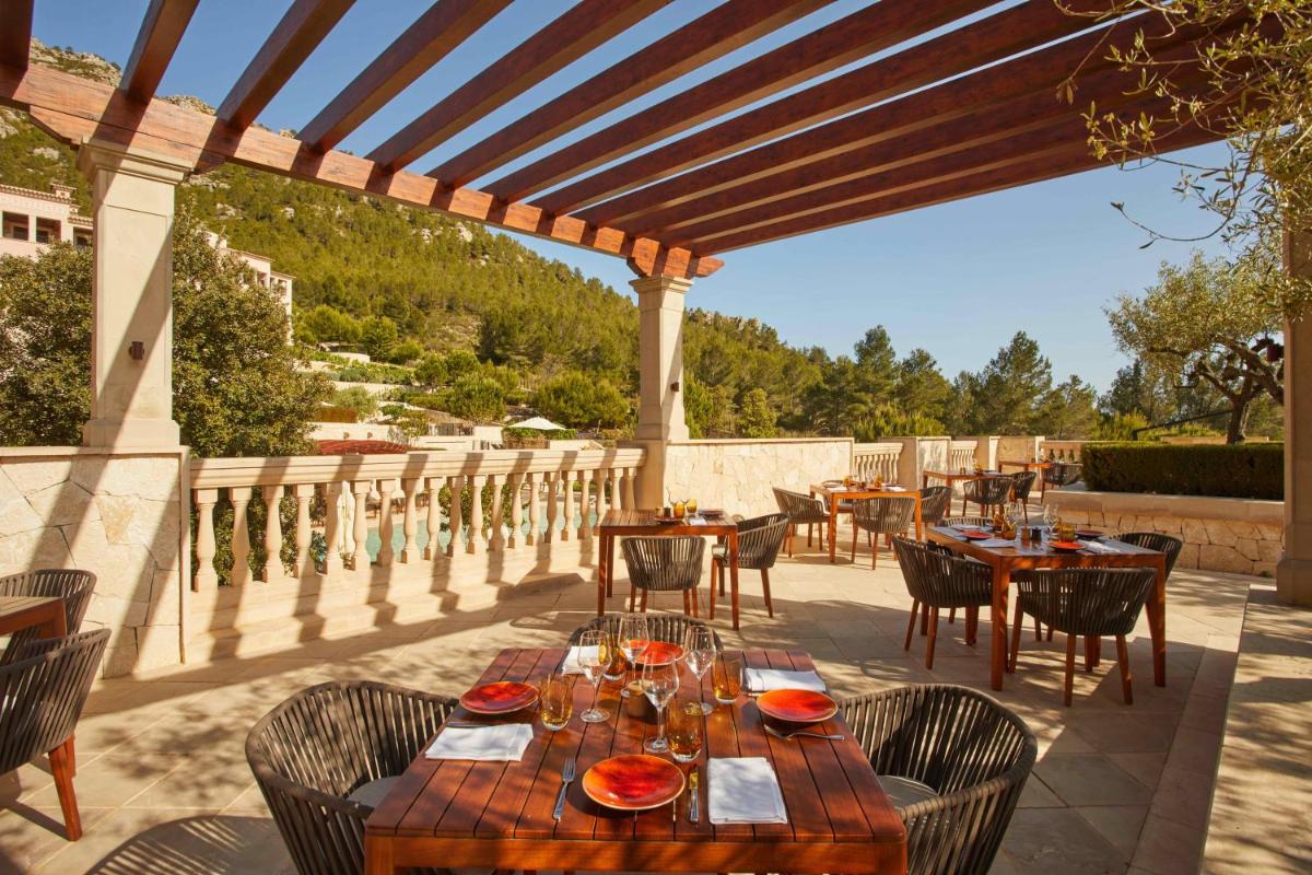 Comida en o cerca de este hotel