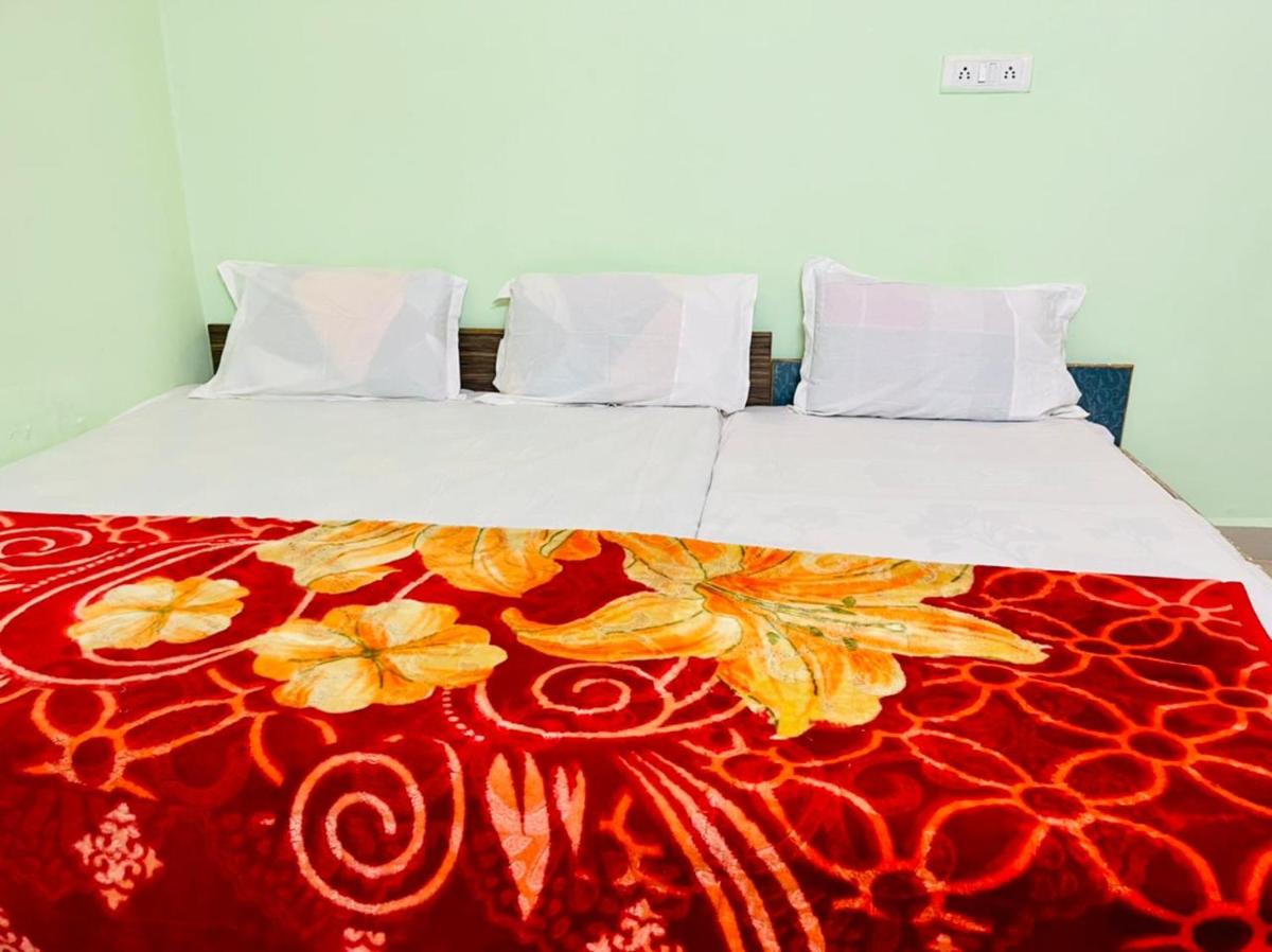 Anand Dham Guest House By WB Inn - Housity