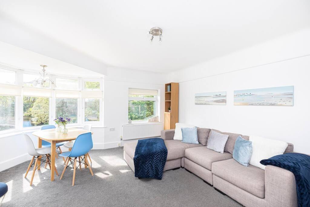Elmsway - Southbourne - Housity