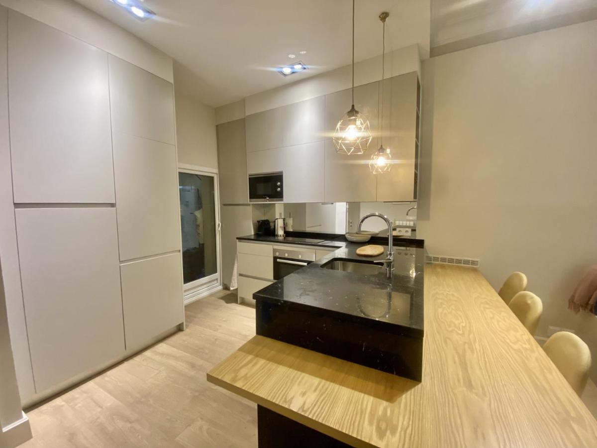 For You Rentals Apartment TEMPORAL with Beautiful Private Terrace in the Center of Madrid CAR19 - Hizvo