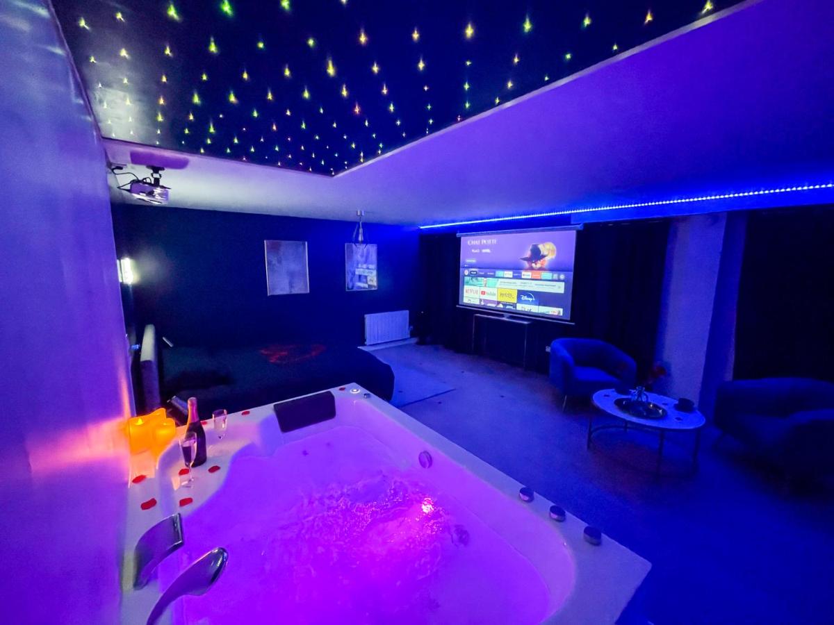 Spa sous les étoiles - Cinéma - Netflix - Parking - Gare - Housity
