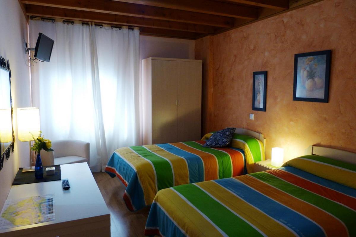 Hotel El Golobar - Housity