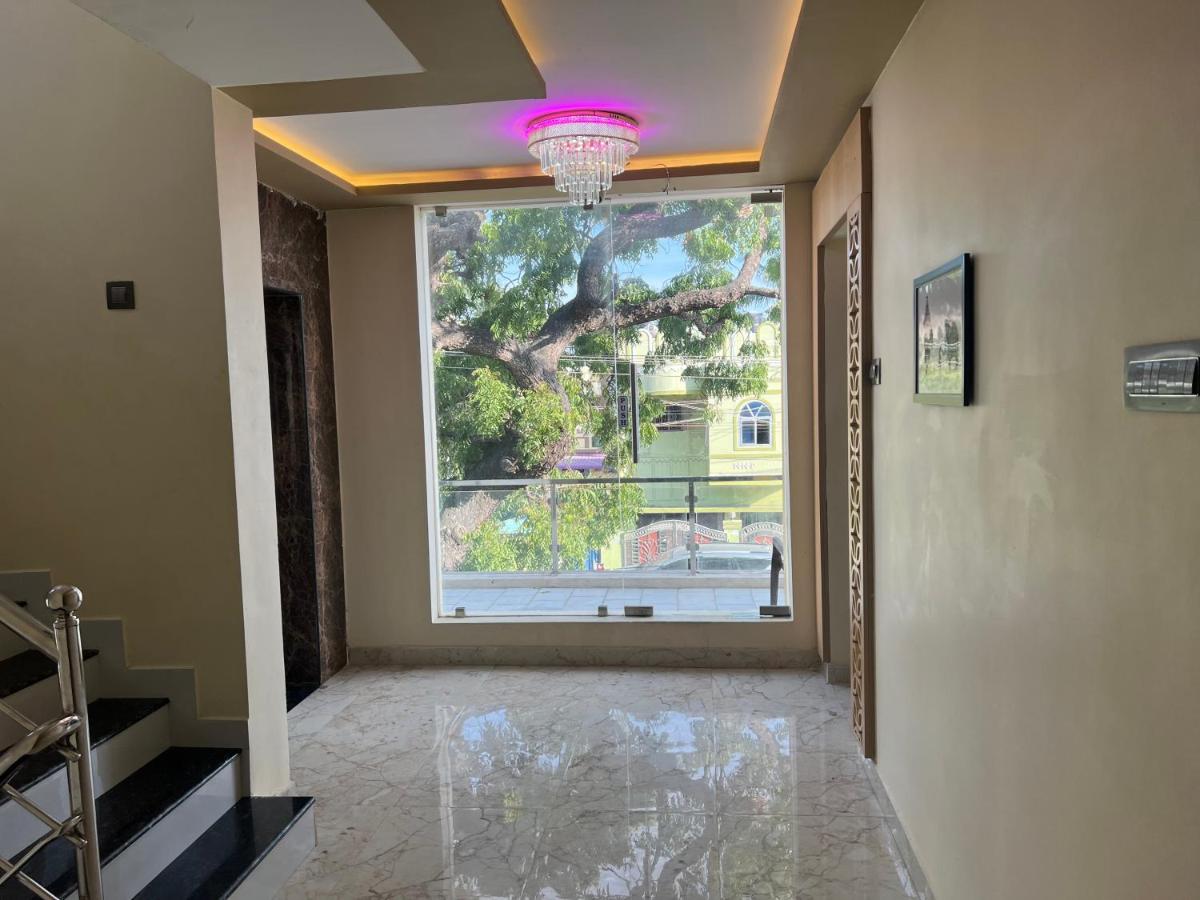 Hotel Sangeeth Palace - Housity