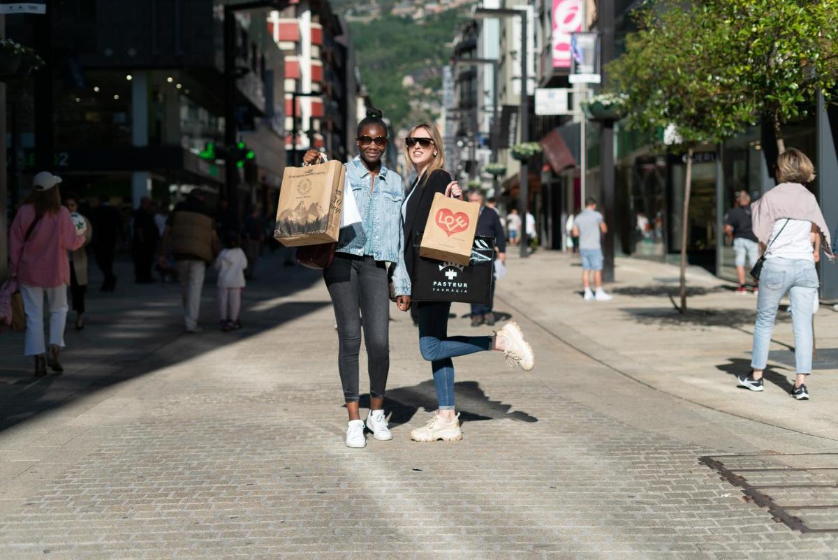 Yomo Centric - Housity