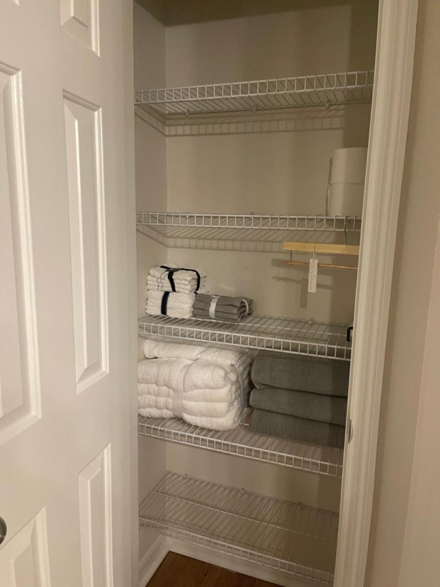 Peaceful pad close to parks and shopping - Housity