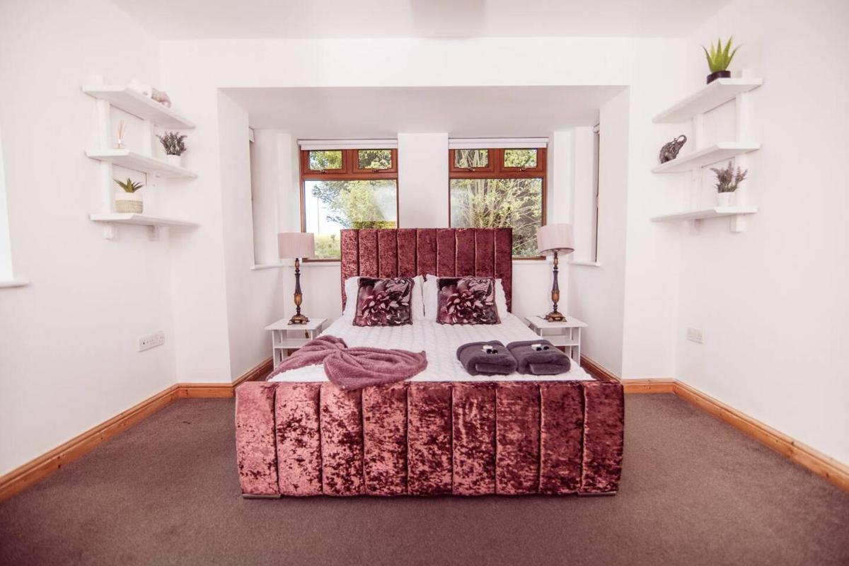 Threeways Retreat with Heated Swimming Pool - Housity