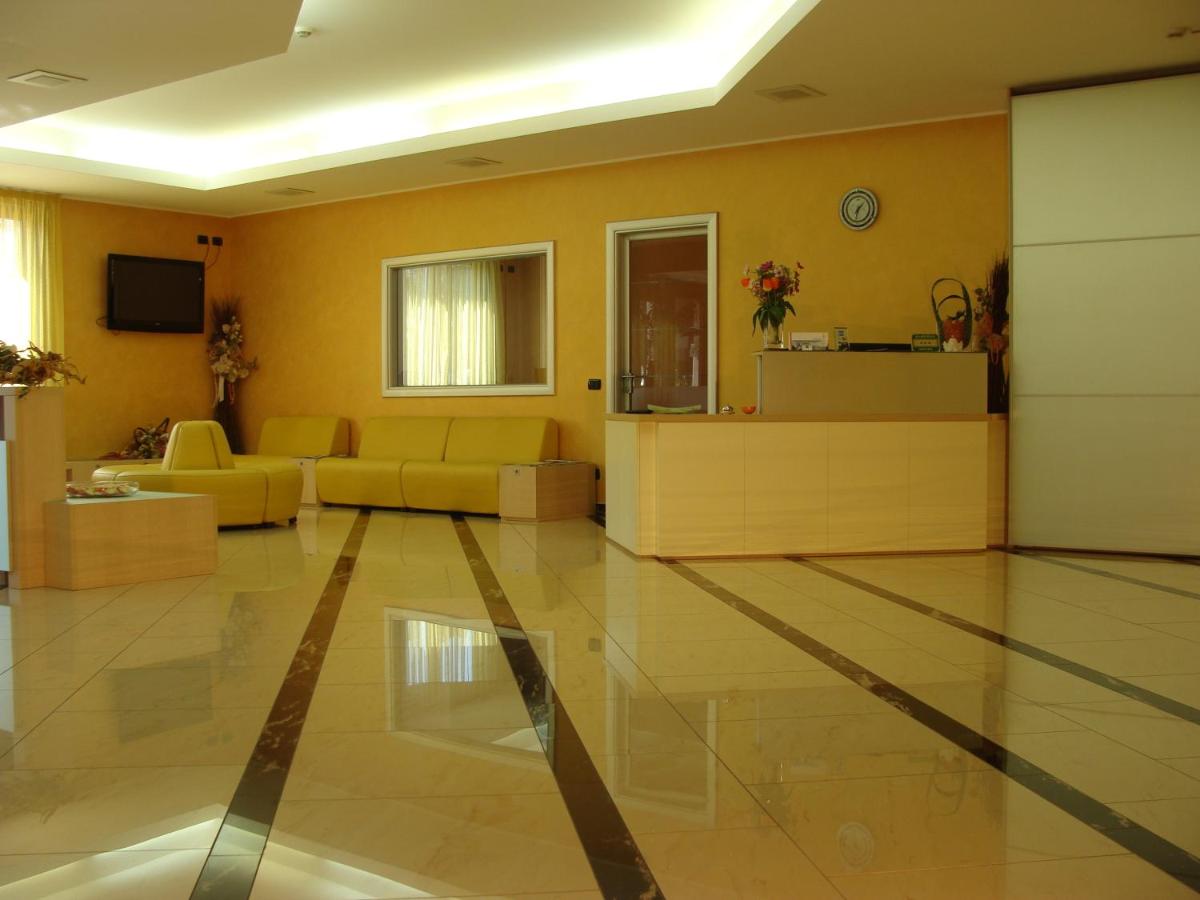 Groane Hotel Residence - Housity