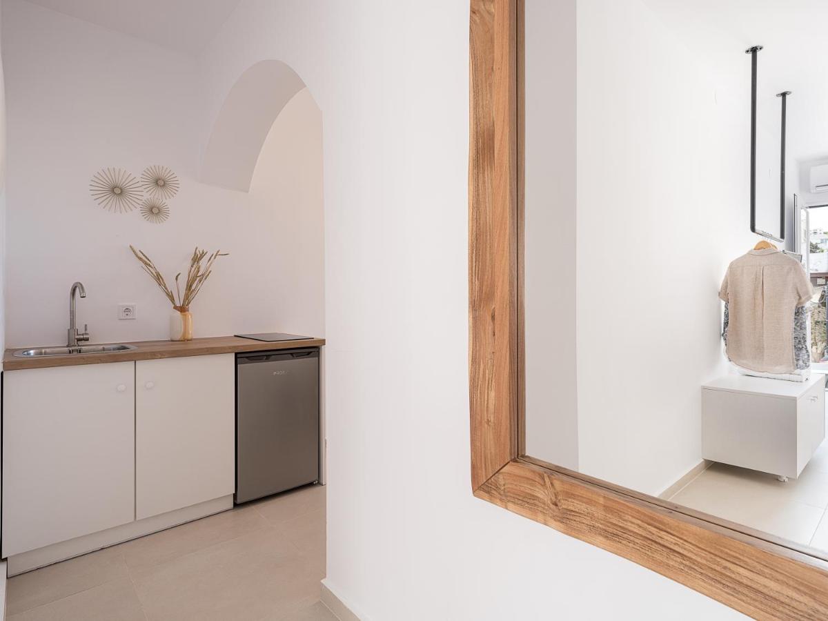 Astra boutique suites at Agia Marina Beach - Housity