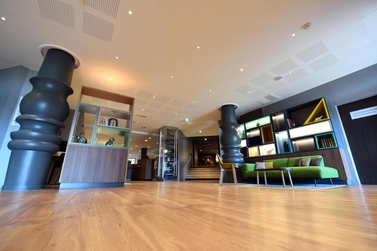 Hall ou réception de l'établissement Holiday Inn Dijon Toison D'or by IHG
