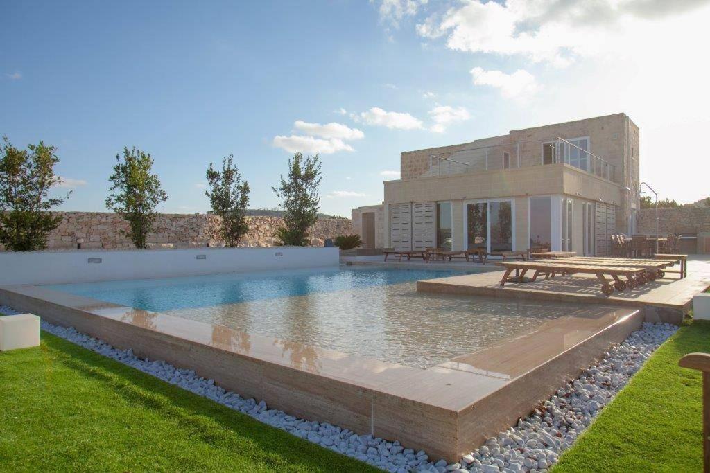 Luxurious 3 bedroom Villa with a pool in Siggiewi - Housity