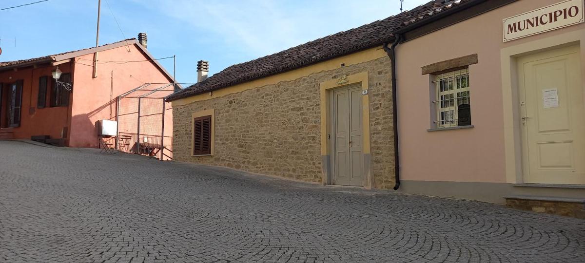La Rupe di Akela - Housity