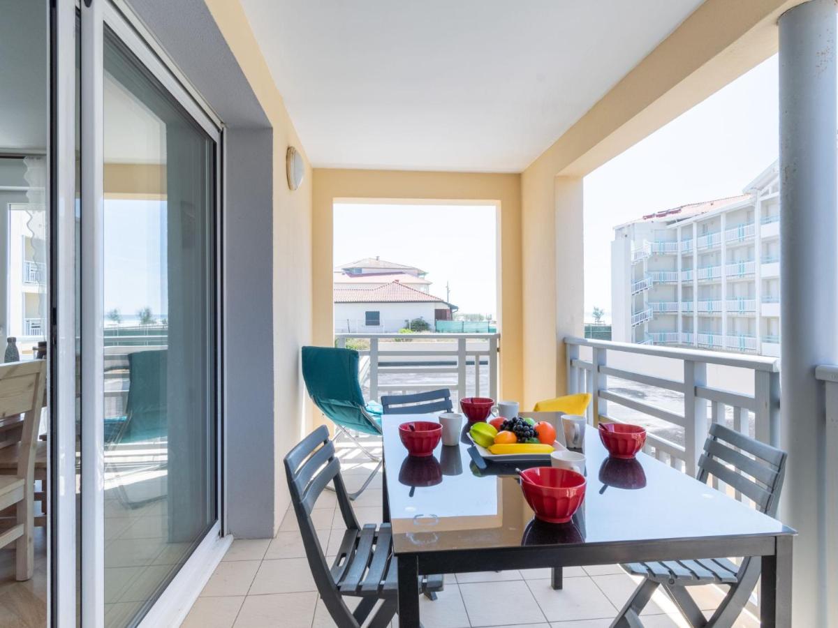 Apartment Les jardins de l'oyat-1 by Interhome - Housity