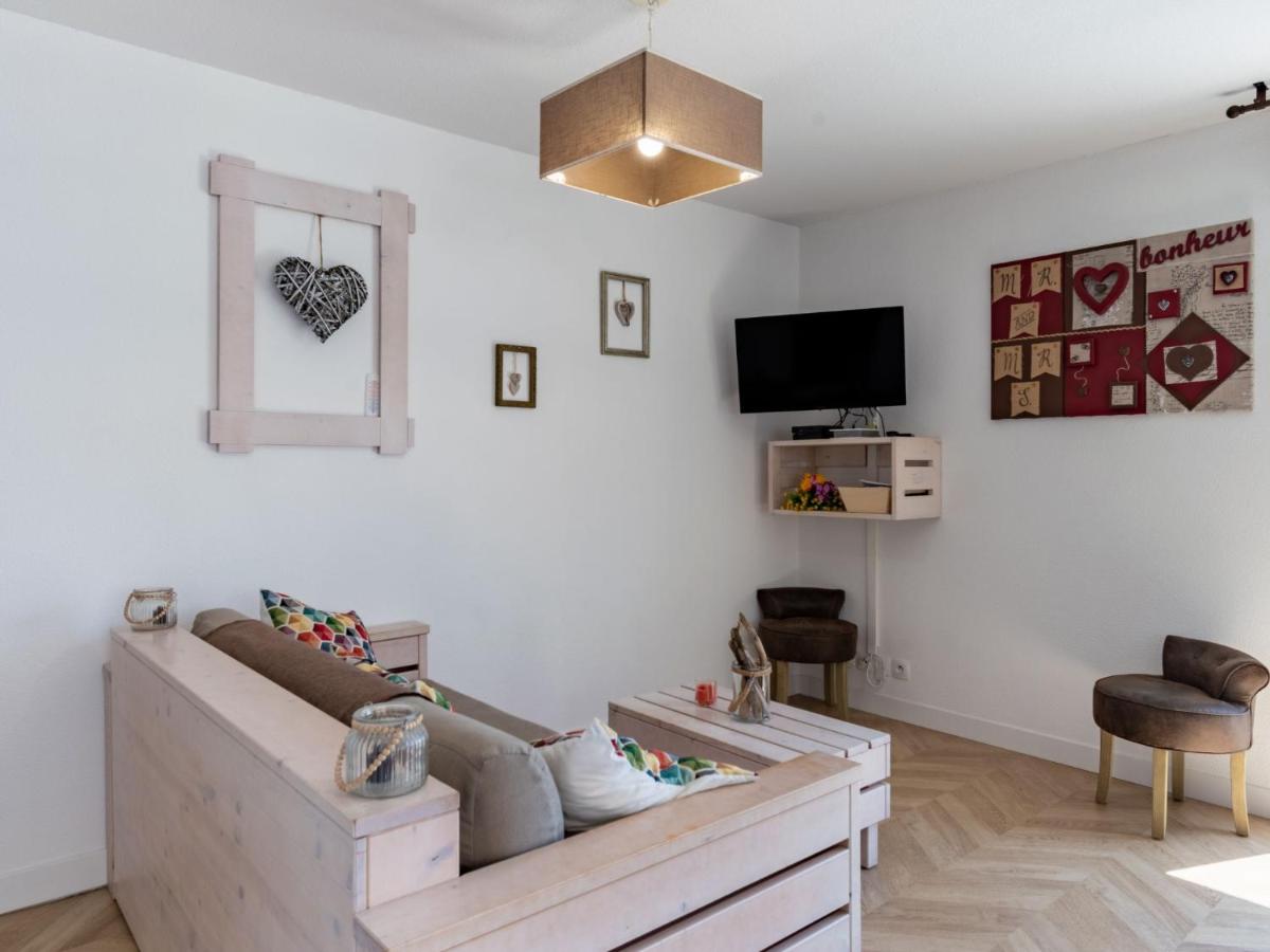 Apartment Les jardins de l'oyat-1 by Interhome - Housity