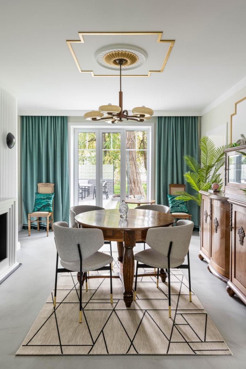 Entire interwar Villa Grabyte by pine forest on the bank of the river- 8min by car from old town - Housity